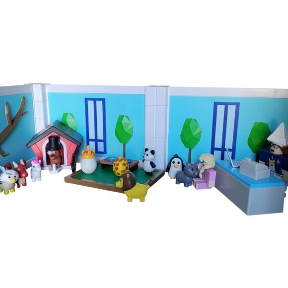 Roblox Adopt Me Pet Shop Deluxe Play Set with Accessories Complete Set - Picture 4 of 6